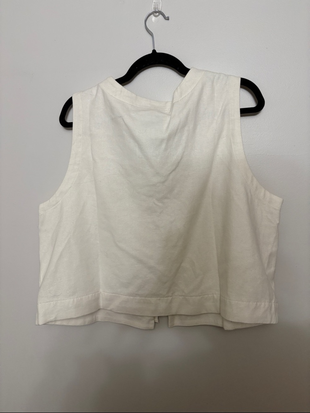 Old Navy Cream Tie-Front Sleeveless V-Neck Tank - Picture 3 of 4